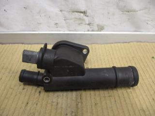 фланец (тройник) системы охлаждения Volkswagen Passat B6 2006, 2.0 л., TDi, BKP, дизель, МКПП, черный, универсал, передний привод, 038121132G