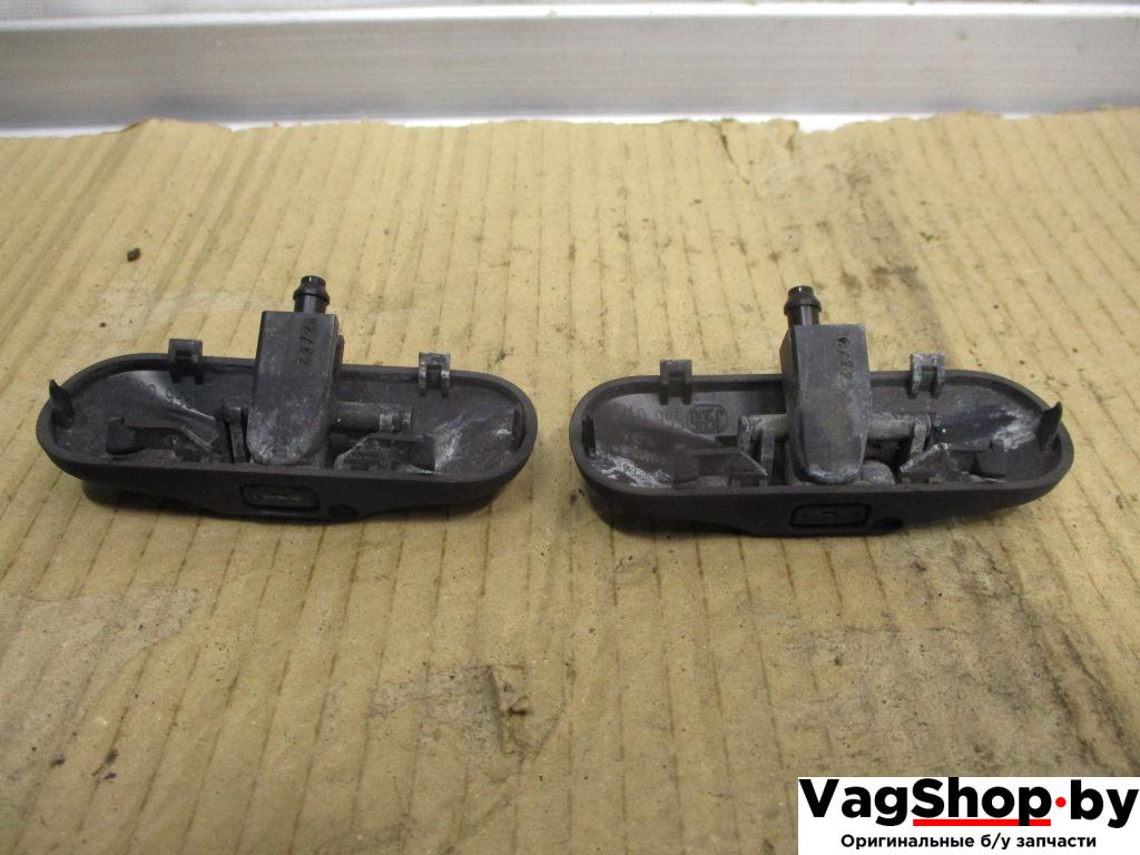форсунка омывателя лобового стекла Volkswagen Passat B7 2012, 2.0 л., TDi, CFF, дизель, МКПП, черный, седан, передний привод, 5M0955985C - фото №1