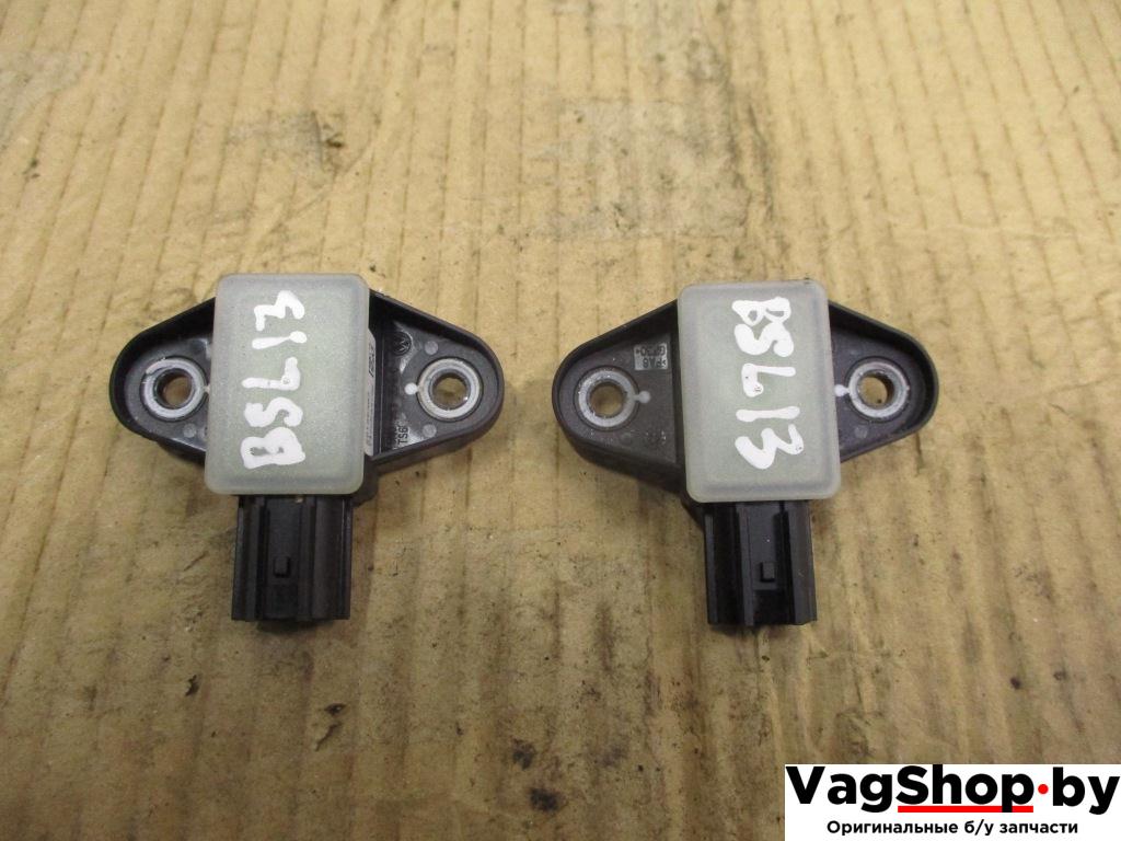 датчик удара Volkswagen Passat B7 2012, 2.0 л., TDi, CFF, дизель, МКПП, черный, седан, передний привод, 5N0959354C - фото №1