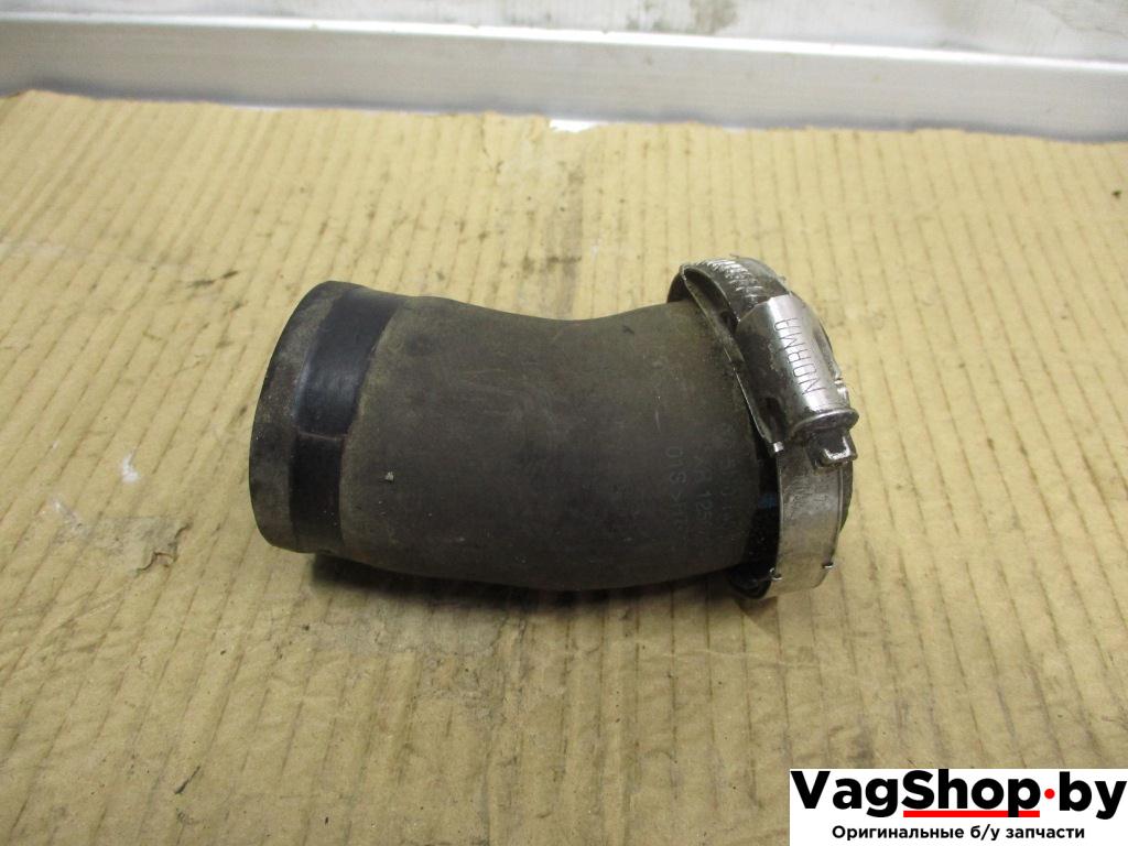 патрубок интеркулера Volkswagen Passat B7 2012, 2.0 л., TDi, CFF, дизель, МКПП, черный, седан, передний привод, 5N0145828E - фото №1