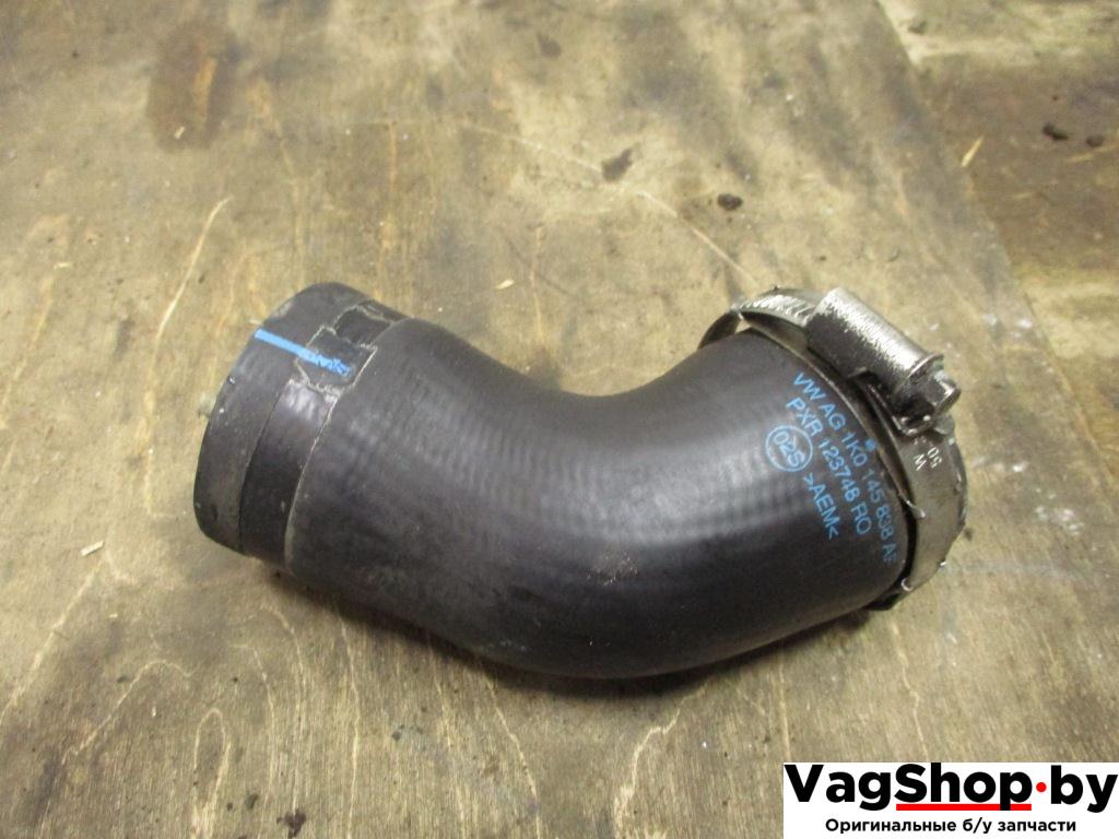 патрубок интеркулера Volkswagen Passat B7 2012, 2.0 л., TDi, CFF, дизель, МКПП, черный, седан, передний привод, 1K0145838AF - фото №1