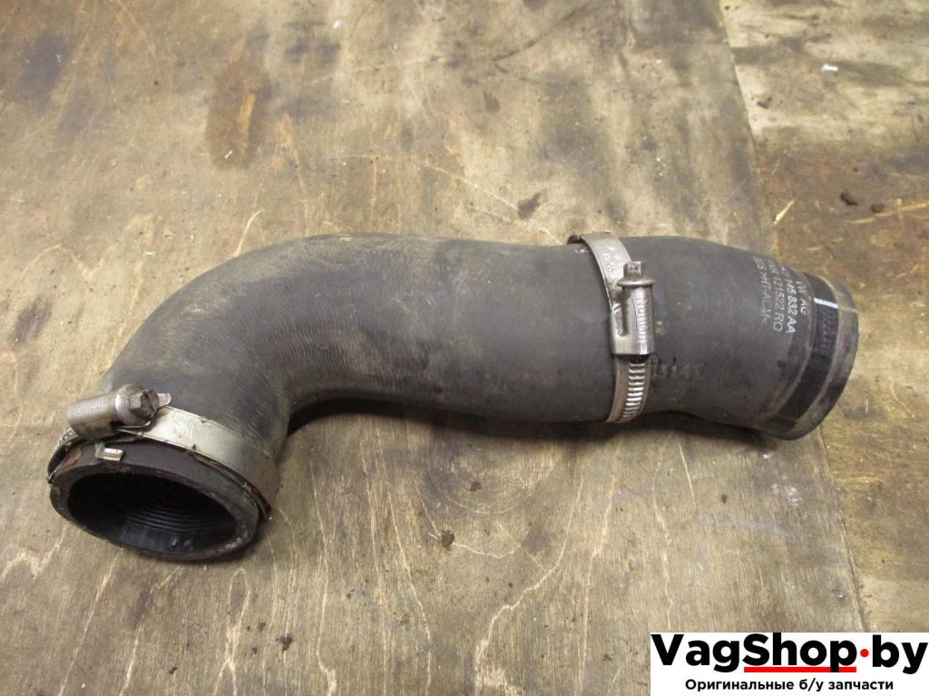патрубок интеркулера Volkswagen Passat B7 2012, 2.0 л., TDi, CFF, дизель, МКПП, черный, седан, передний привод, 1K0145832AA - фото №1