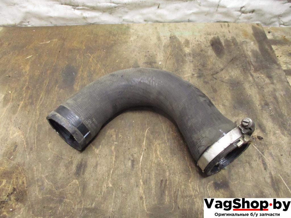 патрубок интеркулера Volkswagen Passat B7 2012, 2.0 л., TDi, CFF, дизель, МКПП, черный, седан, передний привод, 1K0145834AT - фото №1