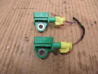 датчик удара Volkswagen Golf 6 поколение 2010, 1.6 л., TDi, CAY, дизель, МКПП, красный, хетчбэк 5 дв., передний привод, 5K0959351