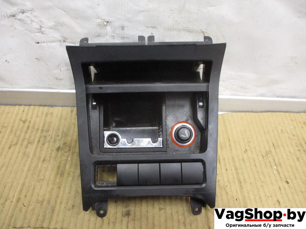 пепельница Volkswagen Golf 6 поколение 2010, 1.6 л., TDi, CAY, дизель, МКПП, красный, хетчбэк 5 дв., передний привод, 5K0857961 - фото №1