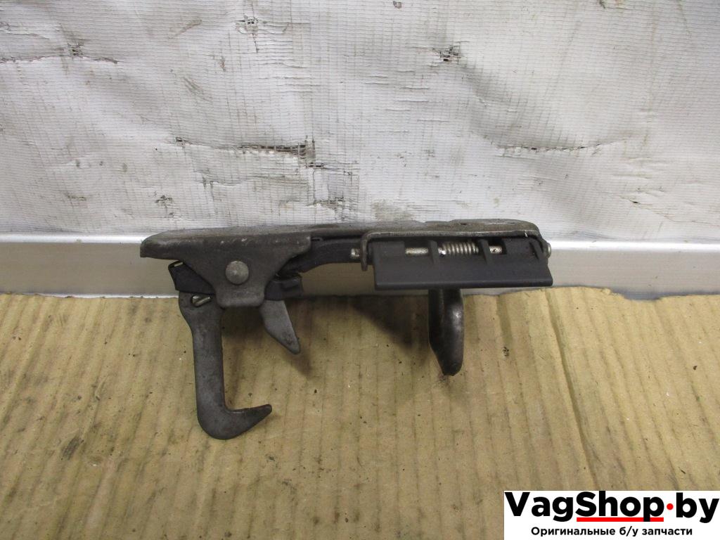 захватный крюк капота Volkswagen Golf 6 поколение 2010, 1.6 л., TDi, CAY, дизель, МКПП, красный, хетчбэк 5 дв., передний привод, 1Q0823480 - фото №1