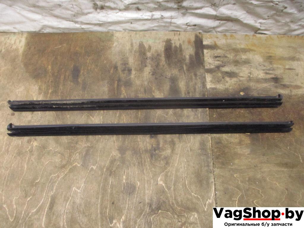 уплотнитель Volkswagen Golf 6 поколение 2010, 1.6 л., TDi, CAY, дизель, МКПП, красный, хетчбэк 5 дв., передний привод, 5K4837479B, 5K4837480B - фото №1