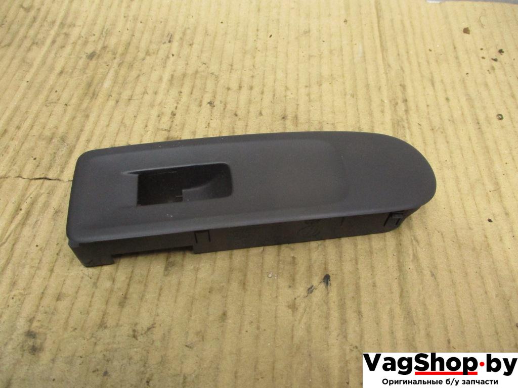 накладка декоративная Volkswagen Golf 6 поколение 2010, 1.6 л., TDi, CAY, дизель, МКПП, красный, хетчбэк 5 дв., передний привод, 5K0867256 - фото №1