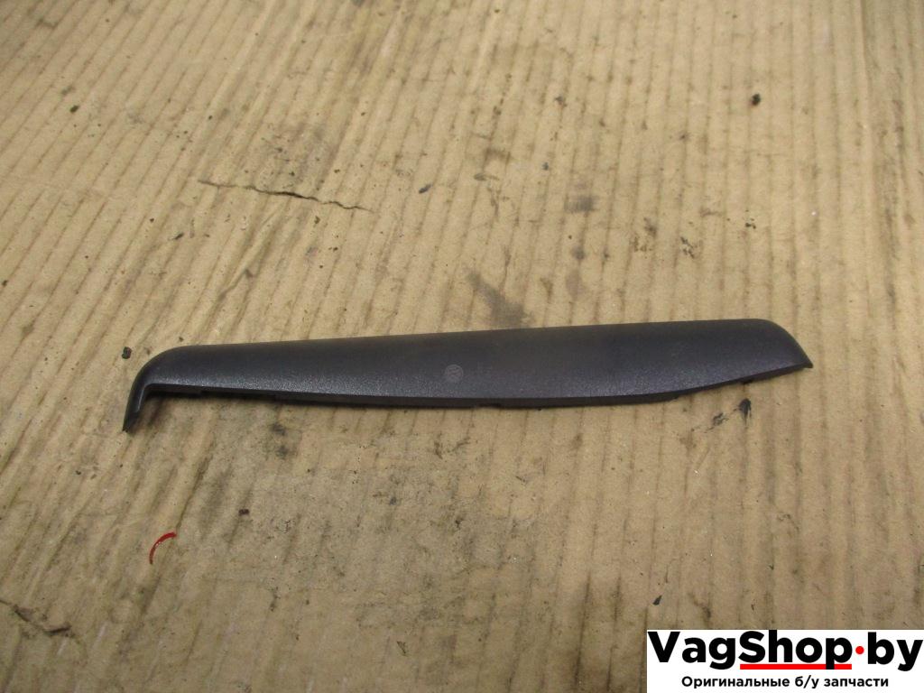 накладка декоративная Volkswagen Golf 6 поколение 2010, 1.6 л., TDi, CAY, дизель, МКПП, красный, хетчбэк 5 дв., передний привод, 5K0945311 - фото №1