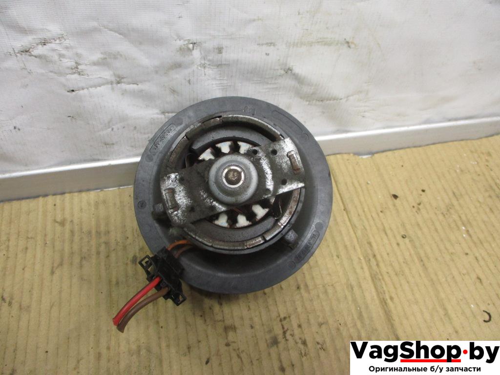 моторчик печки Volkswagen Golf 6 поколение 2010, 1.6 л., TDi, CAY, дизель, МКПП, красный, хетчбэк 5 дв., передний привод - фото №1