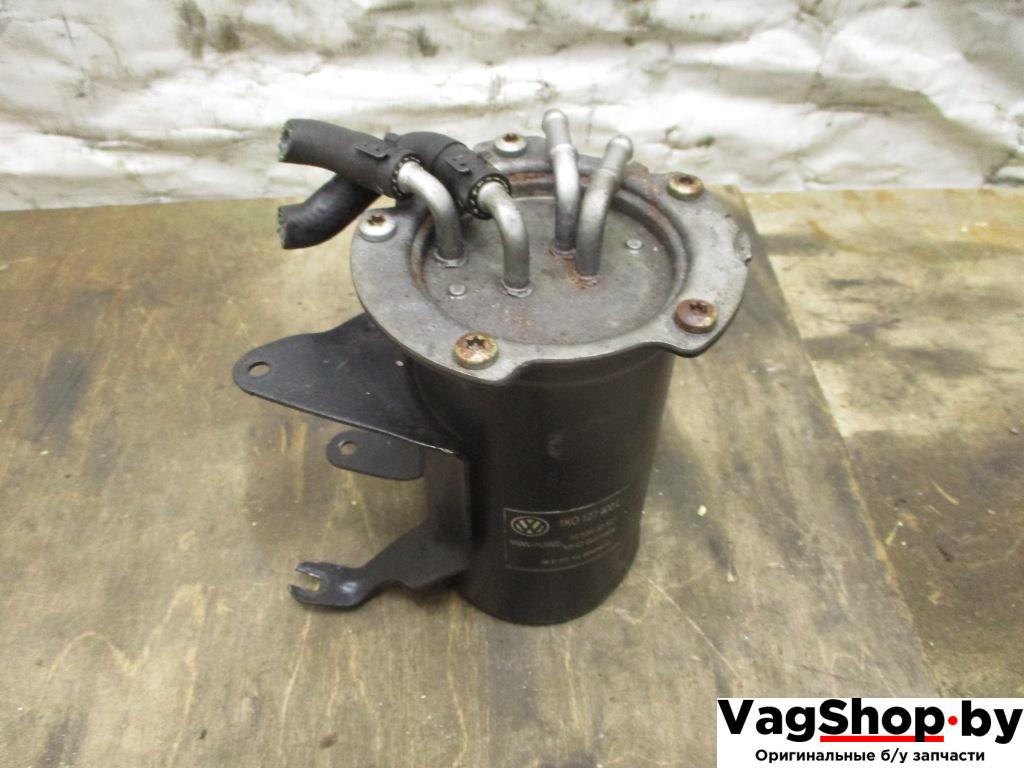 корпус топливного фильтра Volkswagen Golf 6 поколение 2010, 1.6 л., TDi, CAY, дизель, МКПП, красный, хетчбэк 5 дв., передний привод, 1K0127400L - фото №1