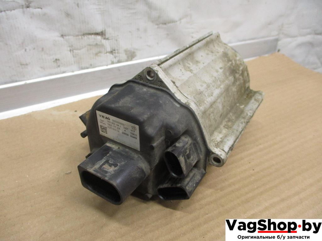 серводвигатель (моторчик) рулевой рейки Volkswagen Golf 6 поколение 2010, 1.6 л., TDi, CAY, дизель, МКПП, красный, хетчбэк 5 дв., передний привод, 1K0909144J - фото №1