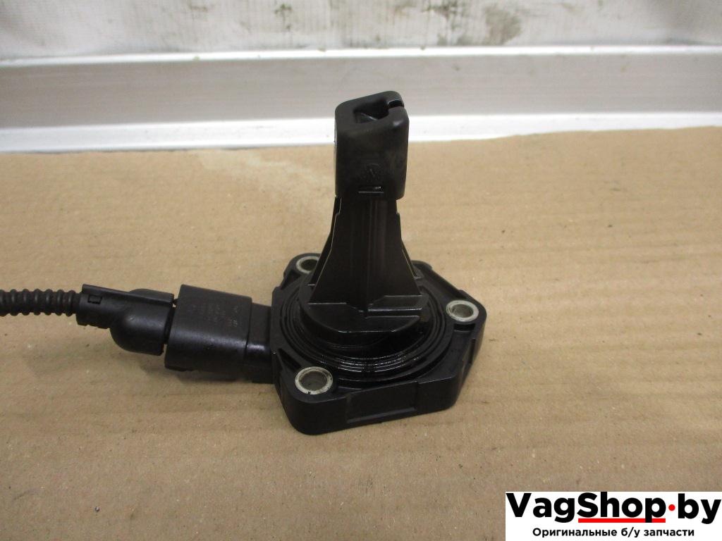 датчик уровня масла Volkswagen Golf 6 поколение 2010, 1.6 л., TDi, CAY, дизель, МКПП, красный, хетчбэк 5 дв., передний привод, 03C907660G - фото №1