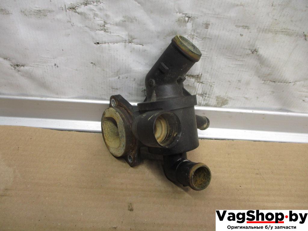 термостат Volkswagen Golf 6 поколение 2010, 1.6 л., TDi, CAY, дизель, МКПП, красный, хетчбэк 5 дв., передний привод, 03L121111AE, 03L121111S - фото №1