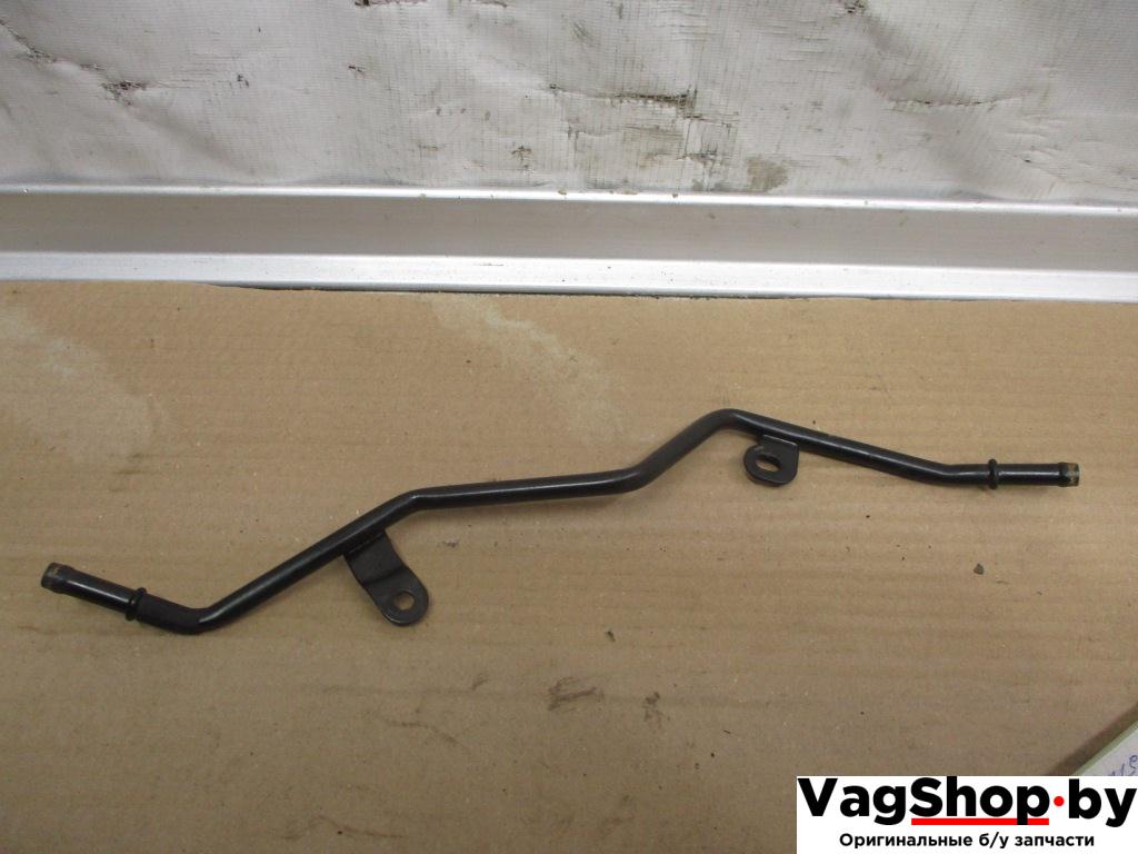 трубка охлаждающей жидкости Volkswagen Golf 6 поколение 2010, 1.6 л., TDi, CAY, дизель, МКПП, красный, хетчбэк 5 дв., передний привод, 1K0121070CE - фото №1