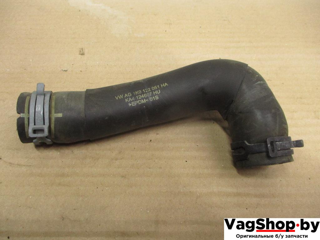 патрубок (трубопровод, шланг) Volkswagen Golf 6 поколение 2010, 1.6 л., TDi, CAY, дизель, МКПП, красный, хетчбэк 5 дв., передний привод, 1K0122051HA - фото №1