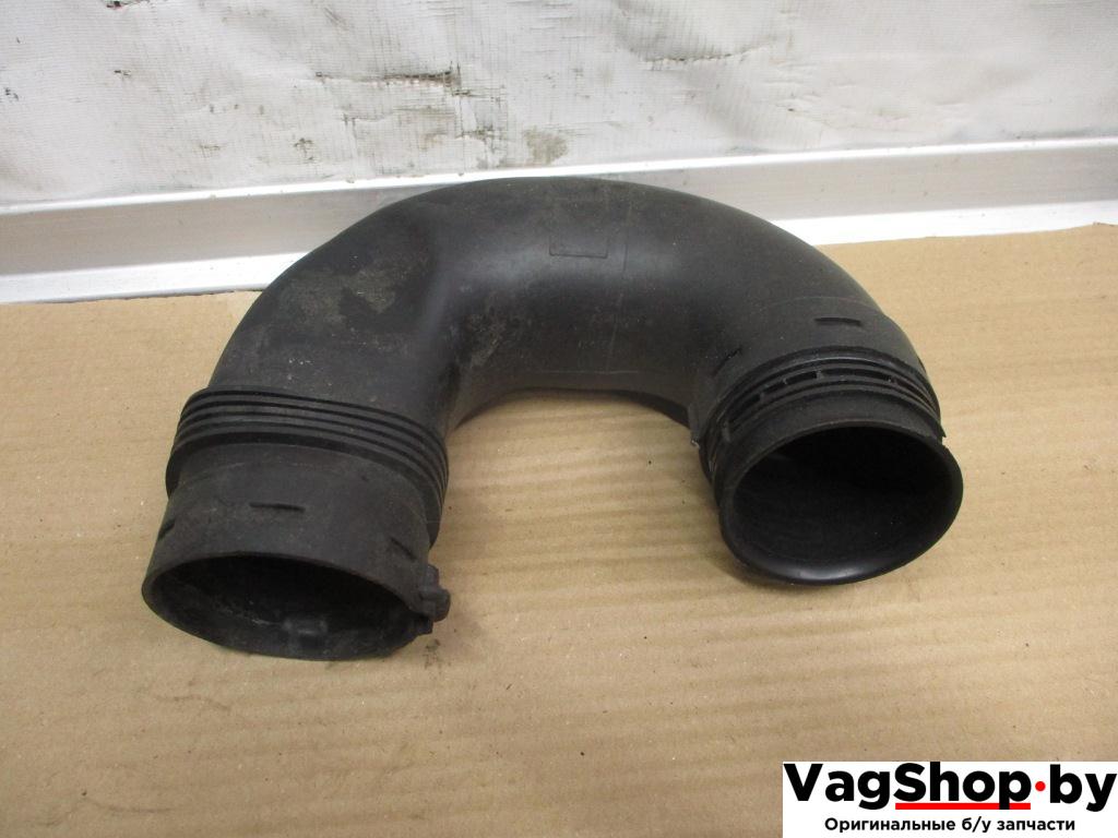 воздуховод Volkswagen Golf 6 поколение 2010, 1.6 л., TDi, CAY, дизель, МКПП, красный, хетчбэк 5 дв., передний привод, 1K0129618BQ - фото №1