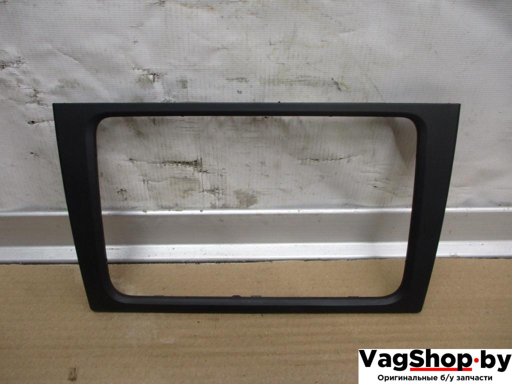 накладка на торпедо (консоль) Volkswagen Golf 6 поколение 2010, 1.6 л., TDi, CAY, дизель, МКПП, красный, хетчбэк 5 дв., передний привод, 5K0858063E - фото №1