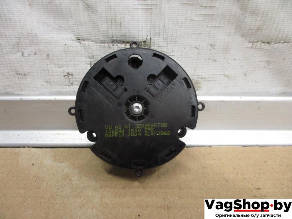 электромоторчик зеркала наружнего Volkswagen Golf 6 поколение 2010, 1.6 л., TDi, CAY, дизель, МКПП, красный, хетчбэк 5 дв., передний привод, 3D0959578B - фото №1