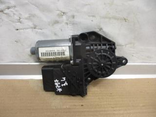 моторчик стеклоподъемника задний левый Volkswagen Touran 2 2013, 2.0 л., TDi, CFH, дизель, МКПП, синий, минивэн, передний привод, 5K0959703A, 5K0959795