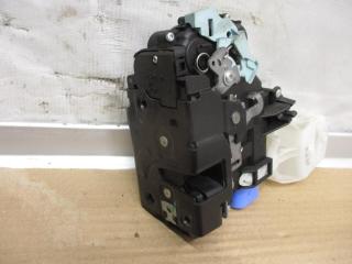 замок двери передней левой Volkswagen Touran 2 2013, 2.0 л., TDi, CFH, дизель, МКПП, синий, минивэн, передний привод, 3D2837015T