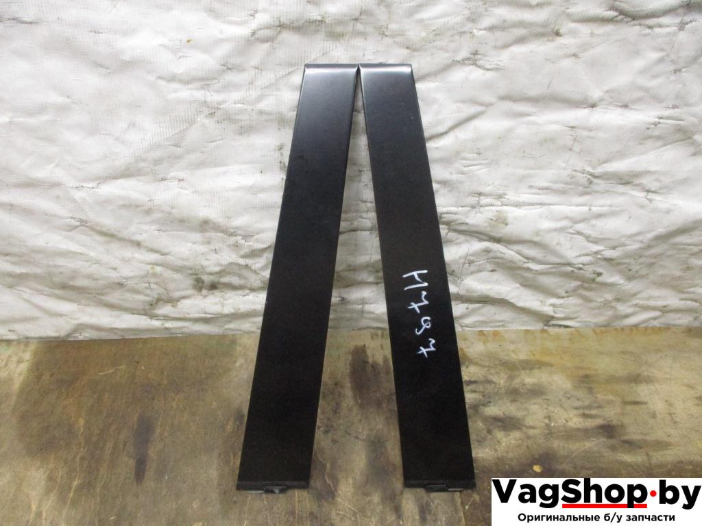 накладка декоративная Volkswagen Touran 2 2013, 2.0 л., TDi, CFH, дизель, МКПП, синий, минивэн, передний привод, 1T0837889, 1T0837890 - фото №1
