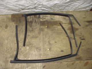 направляющая стекла Volkswagen Touran 2 2013, 2.0 л., TDi, CFH, дизель, МКПП, синий, минивэн, передний привод, 1T0837431F, 1T0837432F