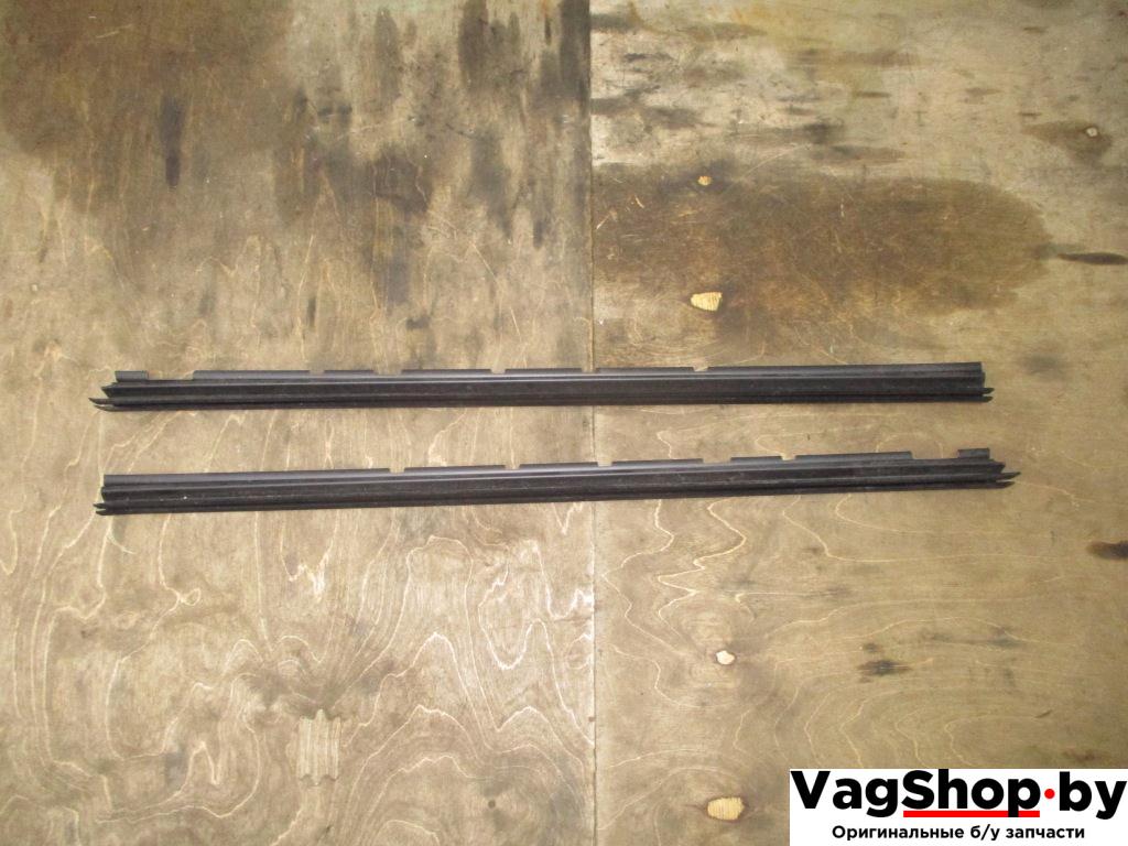 уплотнитель Volkswagen Touran 2 2013, 2.0 л., TDi, CFH, дизель, МКПП, синий, минивэн, передний привод, 1T0837471B, 1T0837472B - фото №1