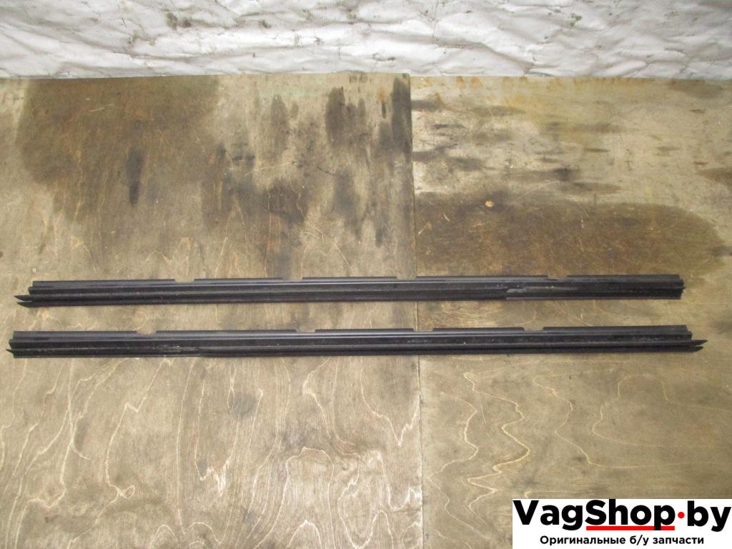 уплотнитель Volkswagen Touran 2 2013, 2.0 л., TDi, CFH, дизель, МКПП, синий, минивэн, передний привод, 1T0839471B, 1T0839472B - фото №1