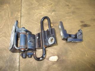 петля двери Volkswagen Touran 2 2013, 2.0 л., TDi, CFH, дизель, МКПП, синий, минивэн, передний привод, 1T0833412C