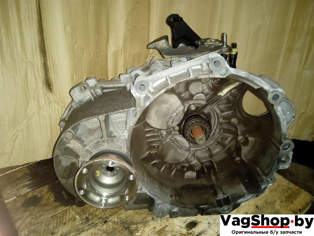 КПП механическая (МКПП) Volkswagen Golf 6 поколение 2011, 2.0 л., TDi, CFF, дизель, МКПП, серебро, хетчбэк 5 дв., передний привод, NFU - фото №1