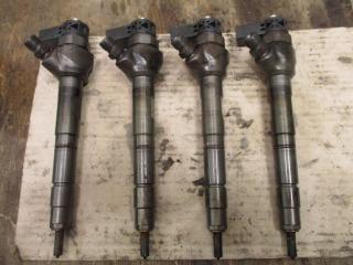 форсунка Volkswagen Touran 2 2013, 2.0 л., TDi, CFH, дизель, МКПП, синий, минивэн, передний привод, 03L130277J