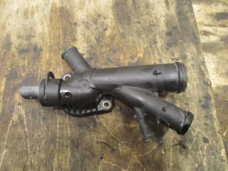 фланец (тройник) системы охлаждения Volkswagen Touran 2 2013, 2.0 л., TDi, CFH, дизель, МКПП, синий, минивэн, передний привод, 03L121131AA