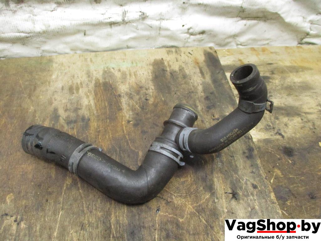 патрубок (трубопровод, шланг) Volkswagen Touran 2 2013, 2.0 л., TDi, CFH, дизель, МКПП, синий, минивэн, передний привод, 1K0122051HK - фото №1