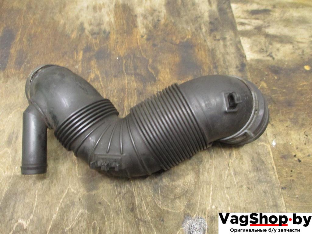 патрубок воздушного фильтра Volkswagen Touran 2 2013, 2.0 л., TDi, CFH, дизель, МКПП, синий, минивэн, передний привод, 3C0129654P, 3C0129654AJ - фото №1