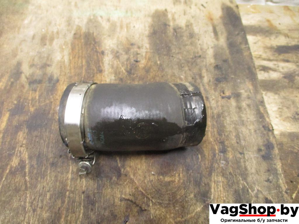 патрубок интеркулера Volkswagen Touran 2 2013, 2.0 л., TDi, CFH, дизель, МКПП, синий, минивэн, передний привод, 5N0145828E - фото №1