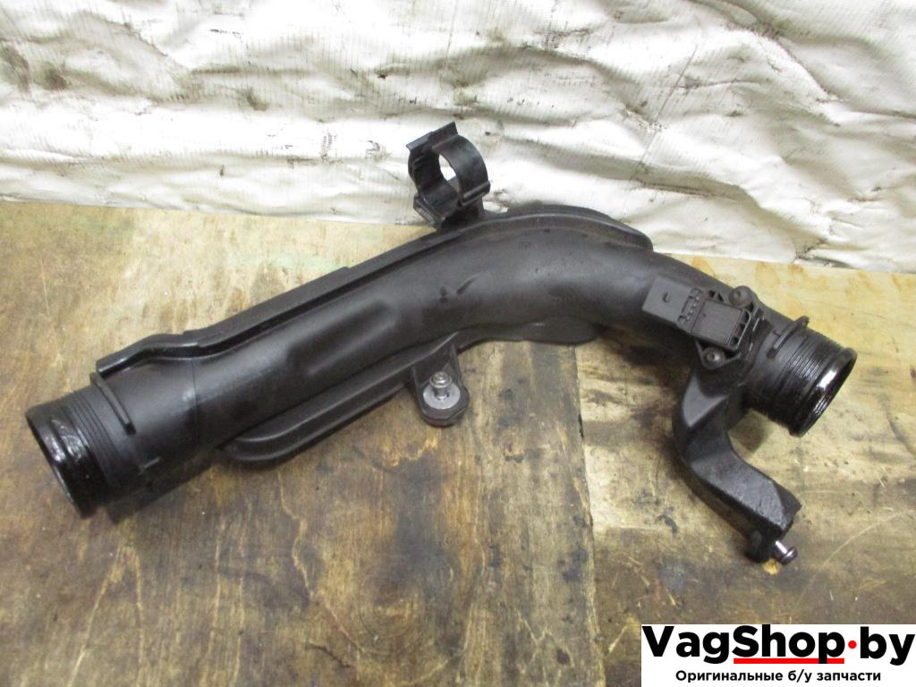 патрубок интеркулера Volkswagen Touran 2 2013, 2.0 л., TDi, CFH, дизель, МКПП, синий, минивэн, передний привод, 1K0145770AE - фото №1