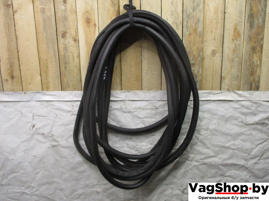 уплотнитель Volkswagen Touran 2 2013, 2.0 л., TDi, CFH, дизель, МКПП, синий, минивэн, передний привод, 1T0867911F, 1T0867913K - фото №1