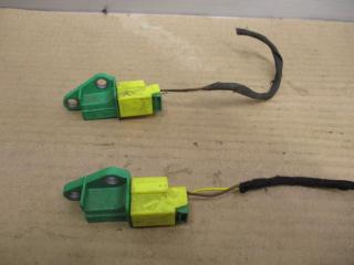 датчик удара Volkswagen Touran 2 2013, 2.0 л., TDi, CFH, дизель, МКПП, синий, минивэн, передний привод, 5M0909606A