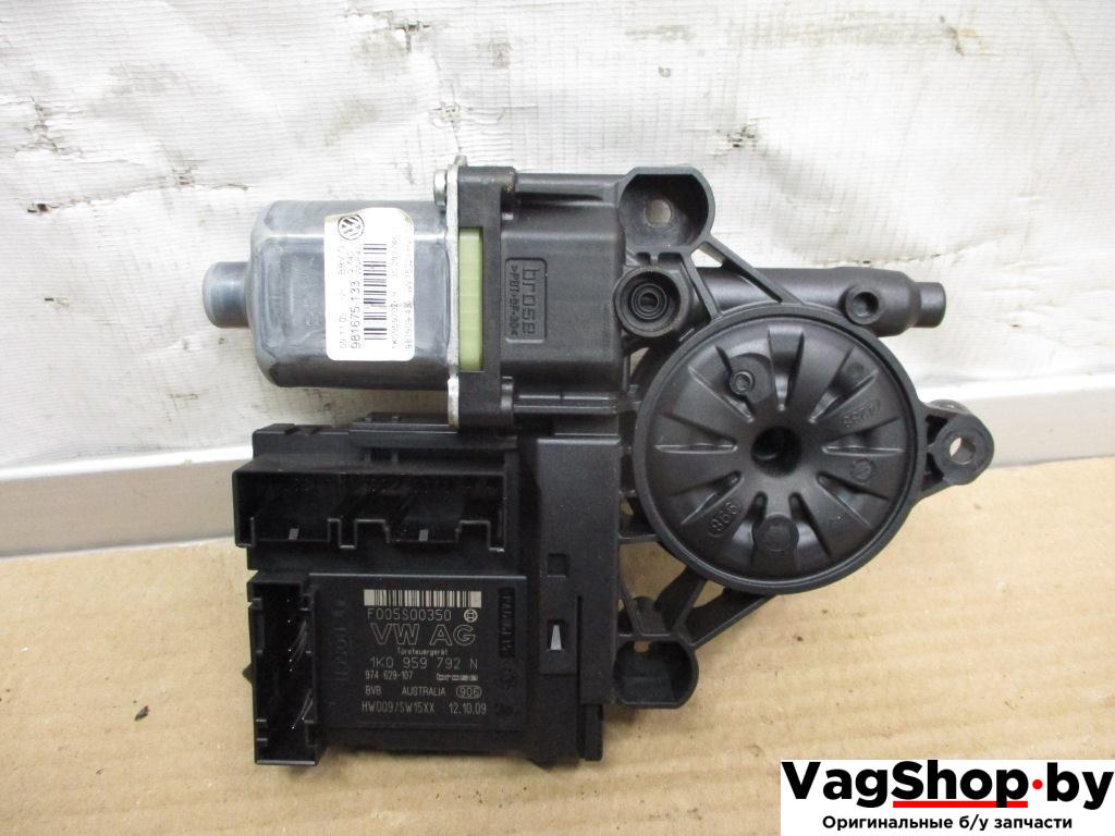 моторчик стеклоподъемника передний левый Volkswagen Passat B6 2009, 2.0 л., TDi, CBD, дизель, МКПП, серебро, седан, передний привод, 1K0959792N, 3C2837461L - фото №1
