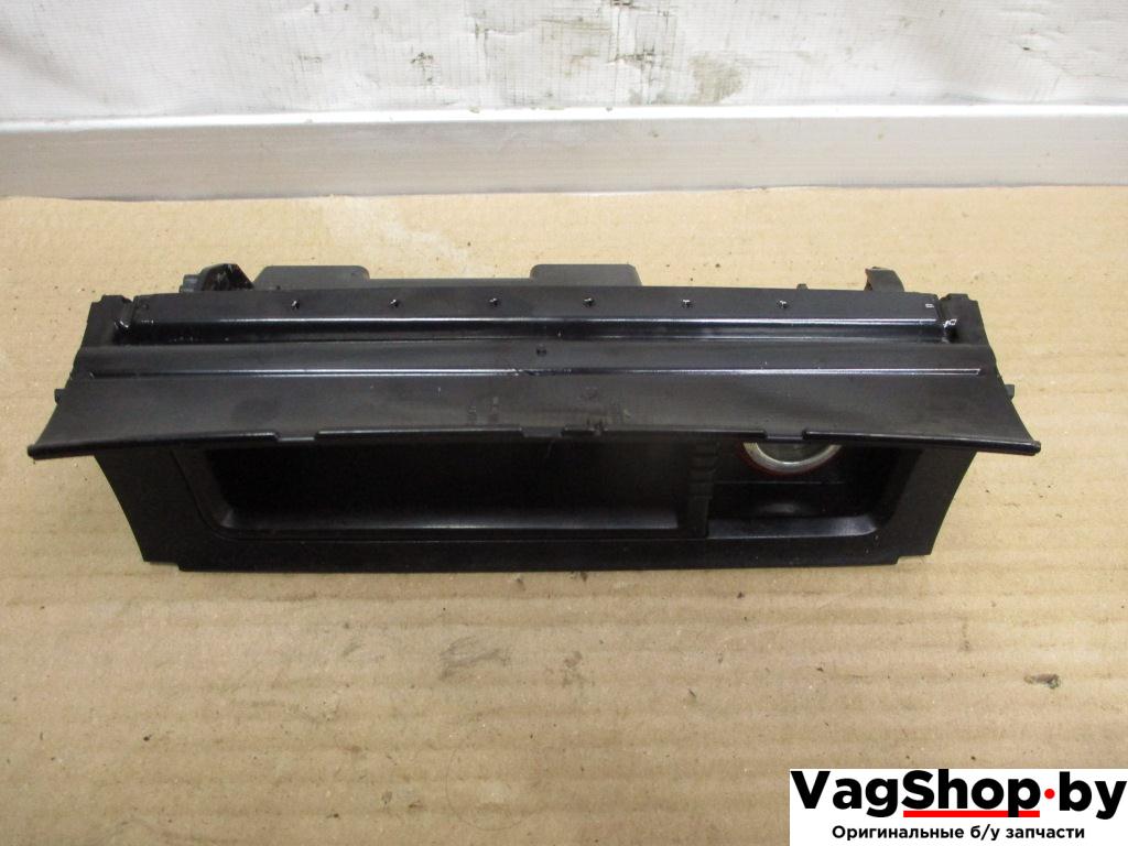 пепельница Volkswagen Passat B6 2009, 2.0 л., TDi, CBD, дизель, МКПП, серебро, седан, передний привод, 3C0863284G, 3C0857961G - фото №1