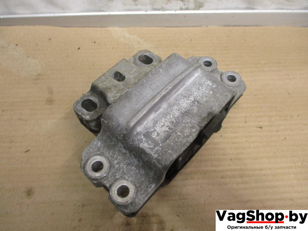 подушка крепления КПП Volkswagen Passat B6 2009, 2.0 л., TDi, CBD, дизель, МКПП, серебро, седан, передний привод, 1K0199555P - фото №1