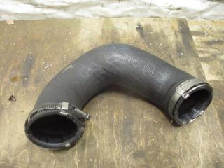 патрубок интеркулера Volkswagen Touareg 1 поколение [рестайлинг] 2008, 3.0 л., TDi, BKS, дизель, АКПП, черный, внедорожник 5 дв., полный привод, 7L6145972E