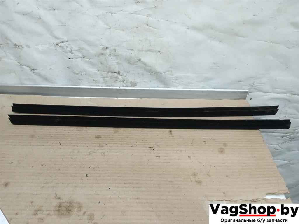 уплотнитель Audi A4 B7 2006, 2.0 л., TDi, BPW, дизель, МКПП, черный, универсал, передний привод, 8E0839479G, 8E0839480G - фото №1