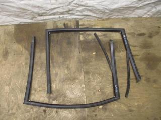 направляющая стекла Volkswagen Touareg 1 поколение [рестайлинг] 2008, 3.0 л., TDi, BKS, дизель, АКПП, серый, внедорожник 5 дв., полный привод, 7L0839431, 7L0839432