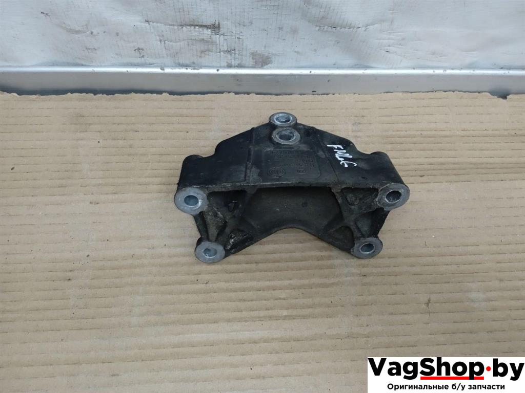 кронштейн (крепление) Volkswagen Touareg 1 поколение 2006, 2.5 л., TDi, BAC, дизель, АКПП, синий, внедорожник 5 дв., полный привод, 7L6399649E - фото №1