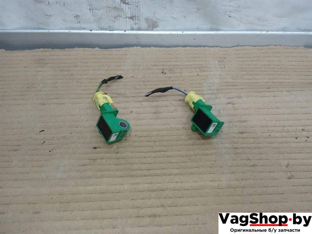 датчик удара Volkswagen Golf 6 поколение 2011, 2.0 л., TDi, CFF, дизель, МКПП, серебро, хетчбэк 5 дв., передний привод, 5K0959351 - фото №1