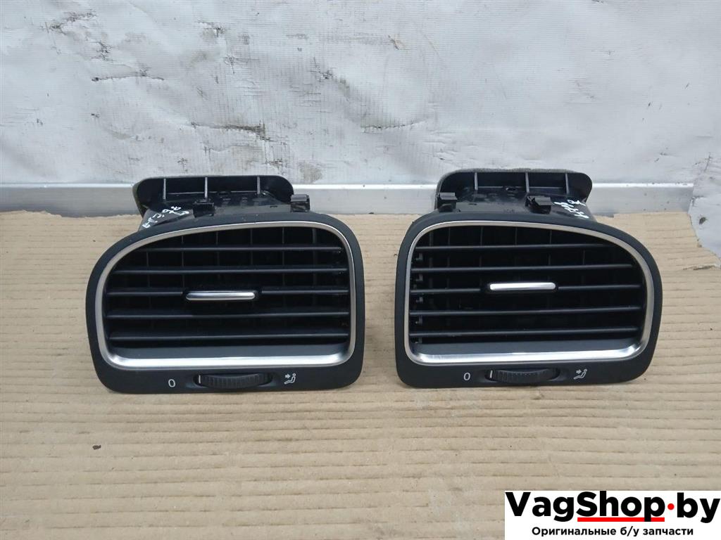 дефлектор обдува салона Volkswagen Golf 6 поколение 2011, 2.0 л., TDi, CFF, дизель, МКПП, серебро, хетчбэк 5 дв., передний привод, 5K0819703K, 5K0819704K - фото №1