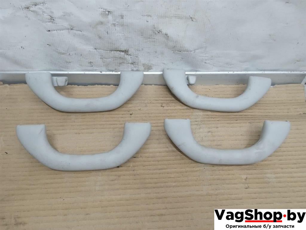 ручка внутренняя потолочная Volkswagen Golf 6 поколение 2011, 2.0 л., TDi, CFF, дизель, МКПП, серебро, хетчбэк 5 дв., передний привод, 1K0857607M, 1K0857607N - фото №1