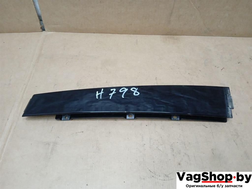 накладка двери (крышки) багажника Volkswagen Golf 6 поколение 2011, 2.0 л., TDi, CFF, дизель, МКПП, серебро, хетчбэк 5 дв., передний привод, 5K6839902B - фото №1